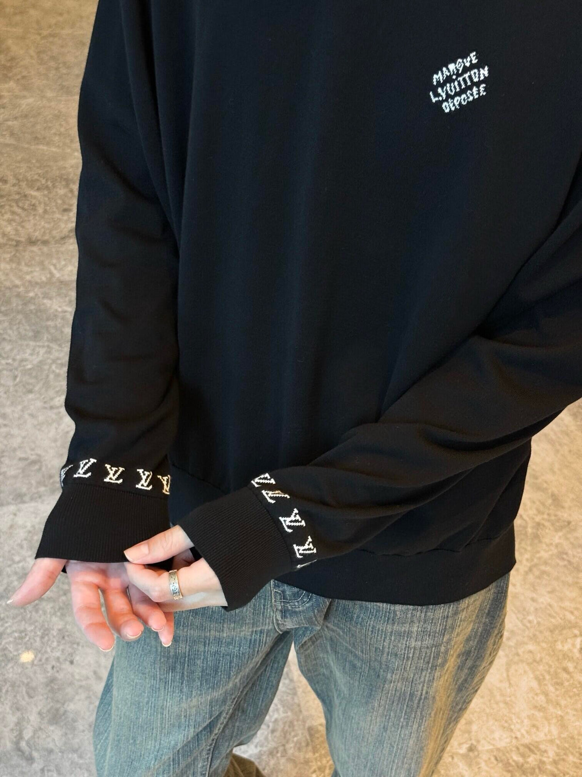 Luxury Handwriting Logo Crew Neck Knit Sweater Rib Cuff Streetwear Pullover Unisex Solid Black